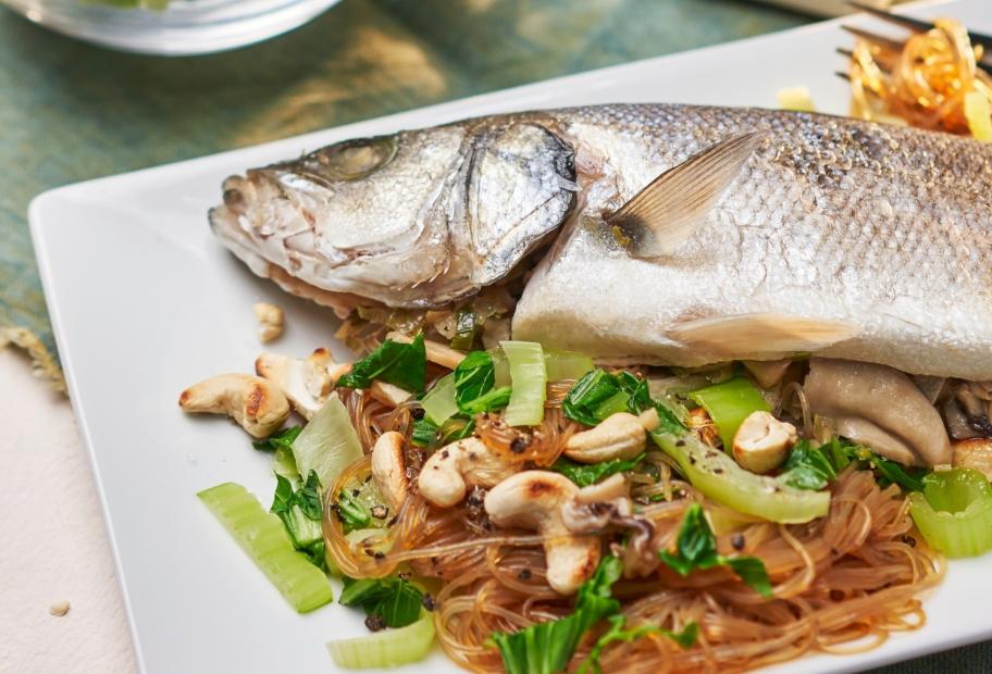 Fisch gedämpft asiatisch mit Glasnudeln | Simply-Cookit