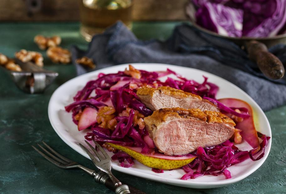 Gebratene Entenbrust mit lauwarmem Birnen-Rotkohlsalat | Simply-Cookit Gebratene Entenbrust mit lauwarmem Birnen-Rotkohlsalat | Simply-Cookit