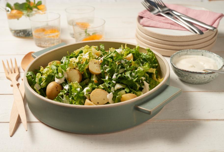 Grüner Salat mit kleinen Kartoffeln und Orangen-Sahne-Dressing | Simply ...