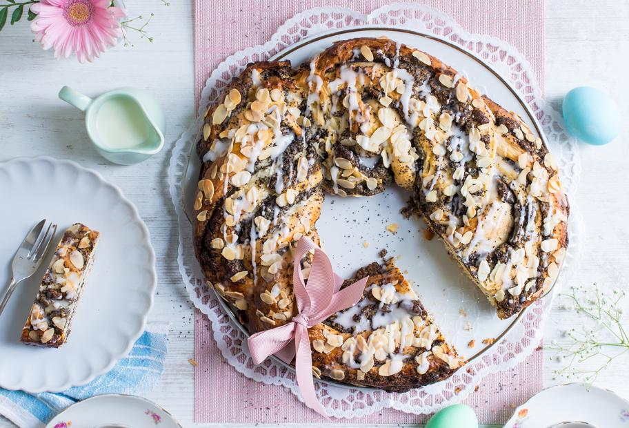 Hefekranz mit Mohn-Marzipan-Füllung | Simply-Cookit