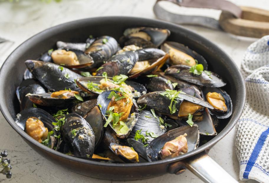 Muscheln in Weißwein (Moules marinières) | Simply-Cookit