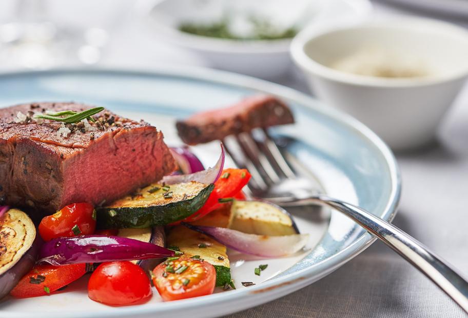 Rinderfilet mit mediterranem Gemüse | Simply-Cookit Rinderfilet mit mediterranem Gemüse | Simply-Cookit
