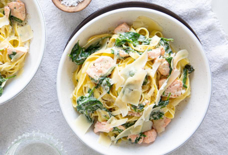 Tagliatelle Mit Lachs Und Spinat