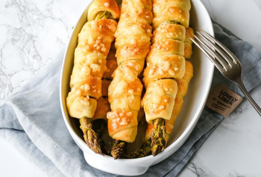 Grüner Spargel im Schlafrock mit Kräuterdip | Simply-Cookit