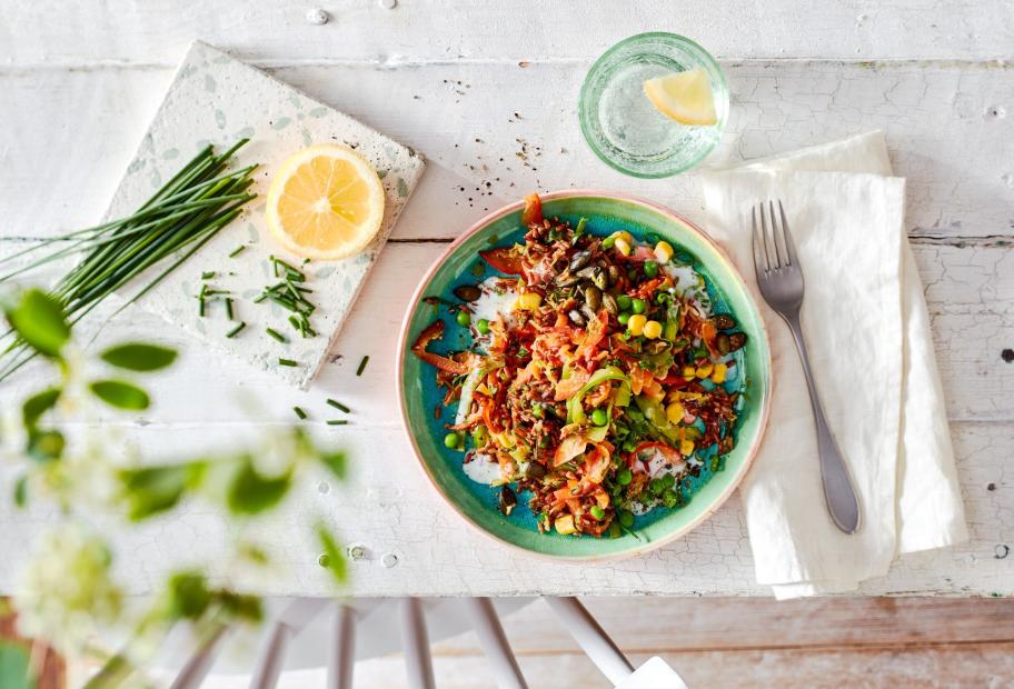 Roter-Reis-Salat mit knackigem Gemüse | Simply-Cookit