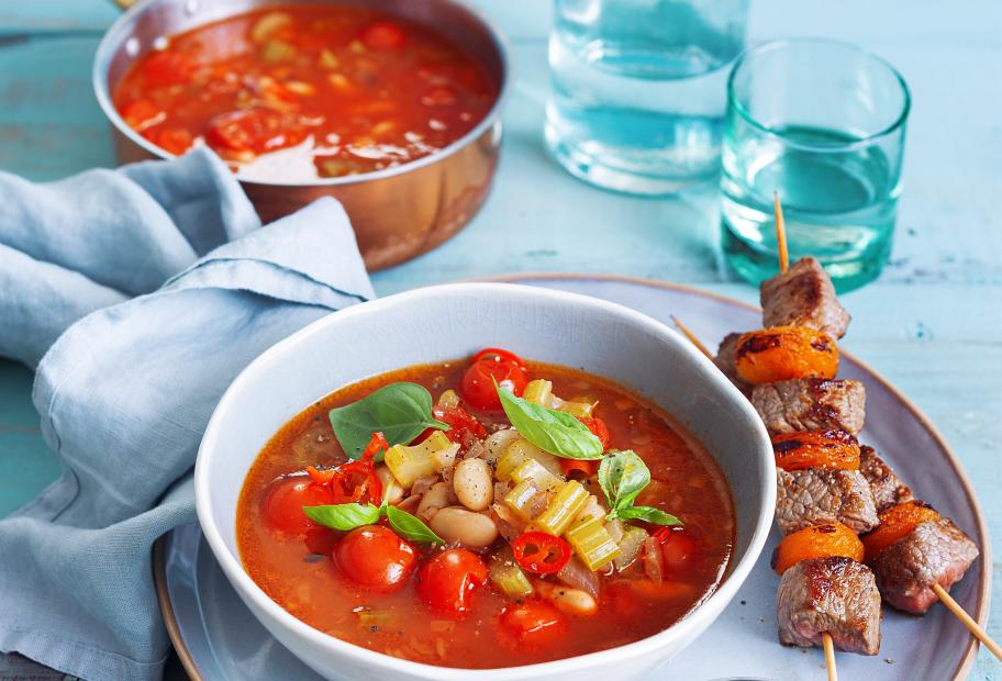 Tomaten-Bohnen-Eintopf mit Fleischspießen | Simply-Cookit