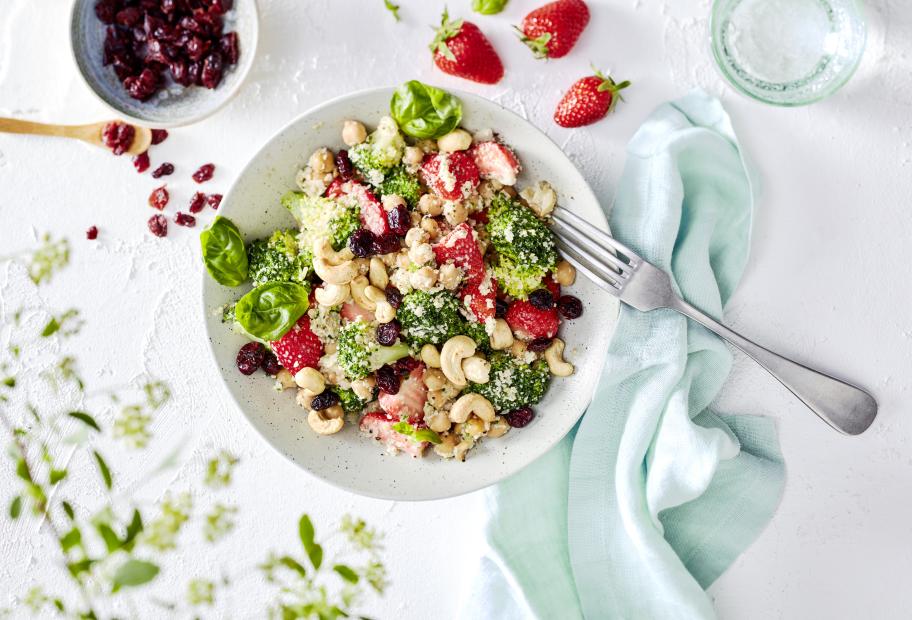 Brokkoli-Salat mit Cashews und Cranberries | Simply-Cookit