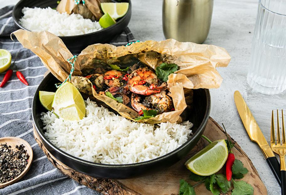 Gedämpfte Garnelen-Curry-Päckchen mit Reis | Simply-Cookit