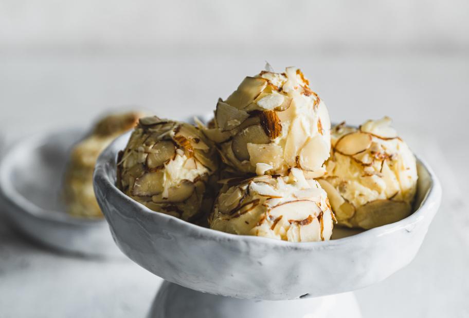 Würzige Käse-Mandel-Bällchen | Simply-Cookit