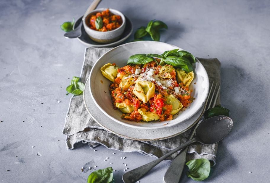 One-Pot Tortellini mit Tomate-Basilikum-Sauce | Simply-Cookit