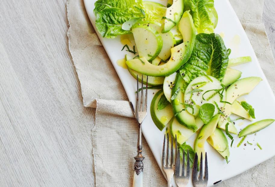 Avocado-Apfel-Salat mit Basilikum und Limette | Simply-Cookit