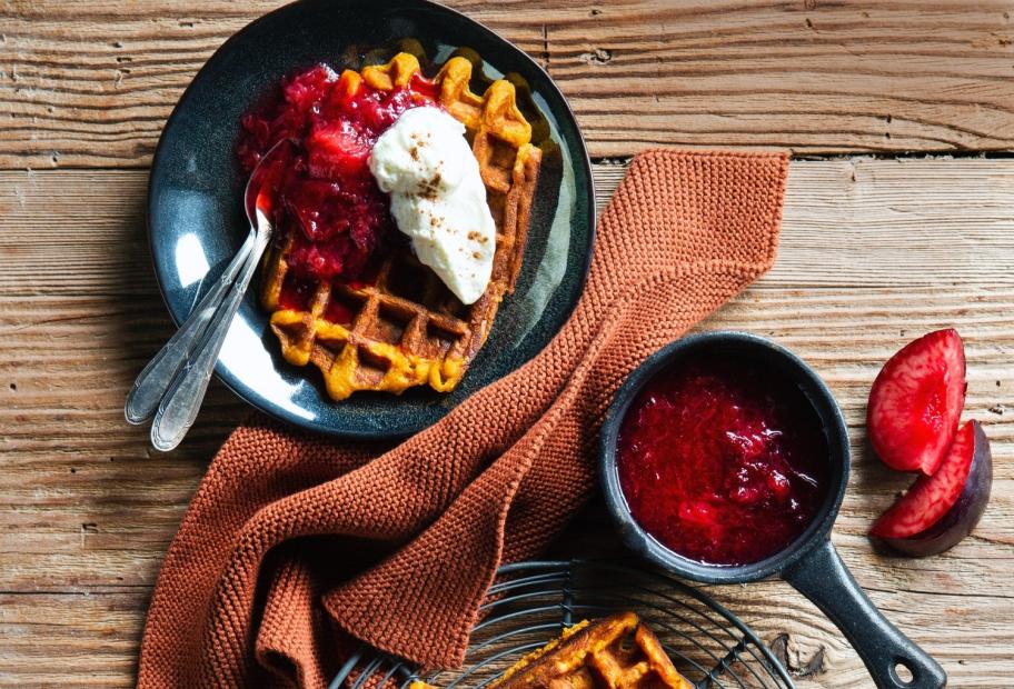 Kürbiswaffeln mit Pflaumenkompott | Simply-Cookit