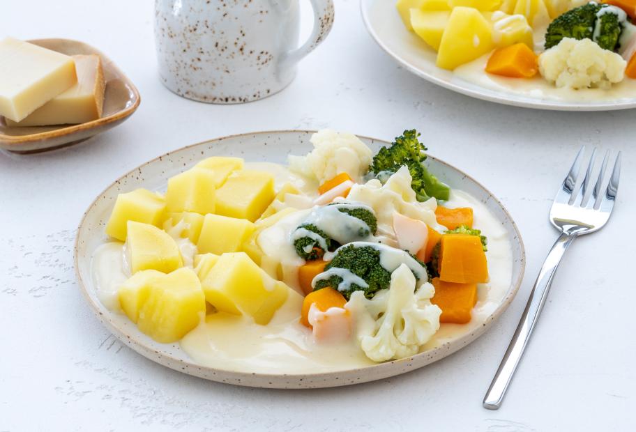 Kartoffeln mit Gemüse und cremiger Käsesauce |Simply-Cookit