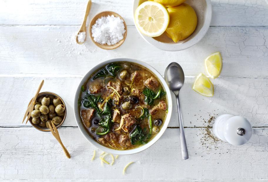 Lammgulasch mit Oliven &amp; Spinat | Simply-Cookit