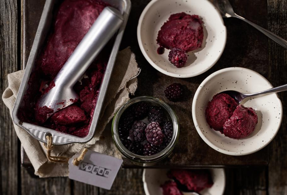 Veganes Brombeereis mit Ingwer | Simply-Cookit