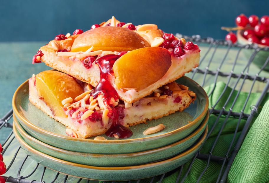 Blechkuchen mit Johannisbeeren und Nektarinen | Simply-Cookit