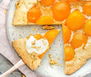 Aprikosentarte mit Walnuss-Mascarpone-Creme