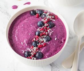 Blaubeer-Smoothie-Bowl