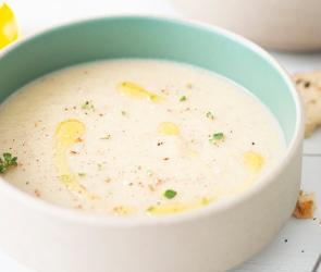 Cremesuppe vom schwarzen Rettich in Schale.