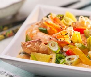 Fisch-Curry aus dem Cookit in einer Schale angerichtet.