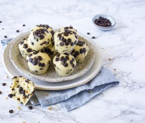 Ein Teller voller gedämpfter Muffins aus dem Cookit.