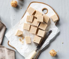 Mehrere Giotto-Pralinen aus dem Cookit auf Schneidebrett.