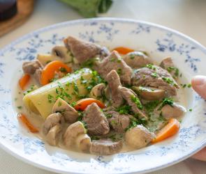 Kalbsfrikassee französischer Art (Blanquette de veau)
