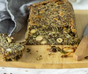 Körnerbrot mit Nüssen