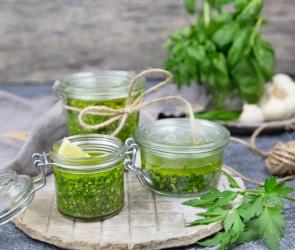Kräuterpesto