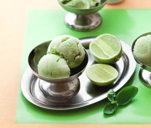 Limetten-Basilikum-Sorbet