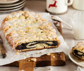 Mohn-Striezel mit Streuseln