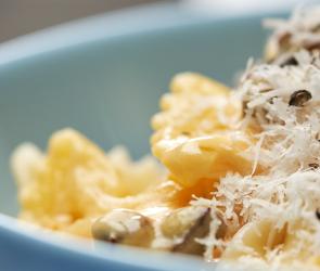 Pasta alla Carbonara in einem Teller.