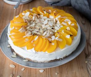 Pfirsich-Buttermilch-Torte