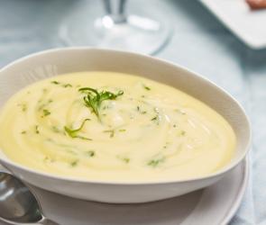 Sauce Béarnaise aus dem Cookit in einer Saucenschale.