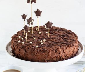 Schokotorte auf Etagere