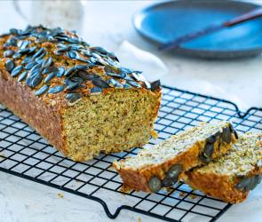 Zucchini-Brot mit Kürbiskernen