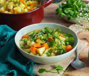 Frühlings-Kartoffel-Eintopf mit Portulak