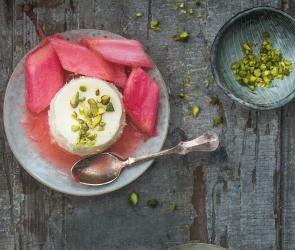 Pannacotta mit Rhabarberkompott