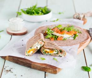 Gegrillte Wraps mit Basilikum-Meerrettich-Creme