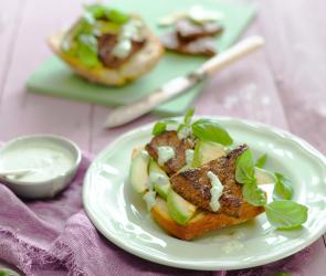 Sous-vide Steak-Ciabatta vom Grill mit Avocado