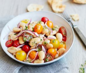 Weiße-Bohnen-Salat mit Tomaten und Zitronenthymian