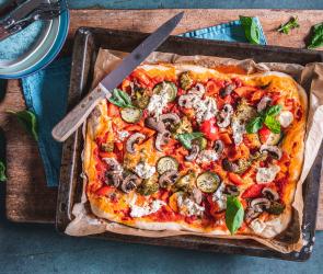 Bunte Familien-Pizza