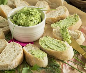 Kräuterbutter-Baguette