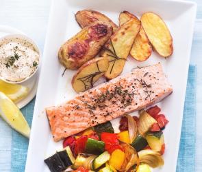 Lachsfilet Sous-vide und buntes Gemüse mit Rosmarinkartoffeln