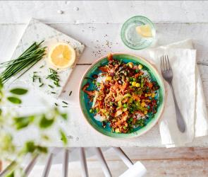 Roter-Reis-Salat mit knackigem Gemüse