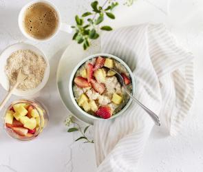 Fuchtiger Kokosporridge