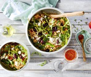 Kritharaki-Salat mit Harissa-Tomaten-Dressing