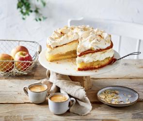 Apfel-Baiser-Torte mit Holundersahne