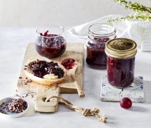 Kirsch-Konfitüre mit Kakaonibs