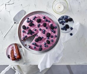 Lila-Beeren-Schokotorte